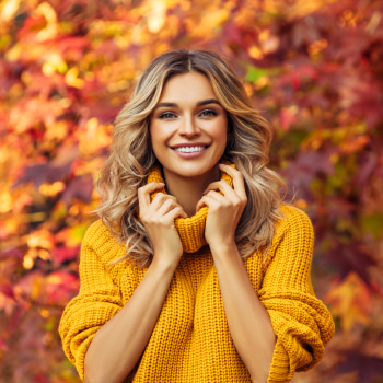 A young woman smiling in autum scenario